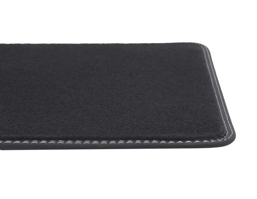 FOCUS ALFOMBRILLAS DE TERCIOPELO PREMIUM TRASERAS, EN COLOR NEGRO CON COSTURA EN COLOR GRIS. - Image 3