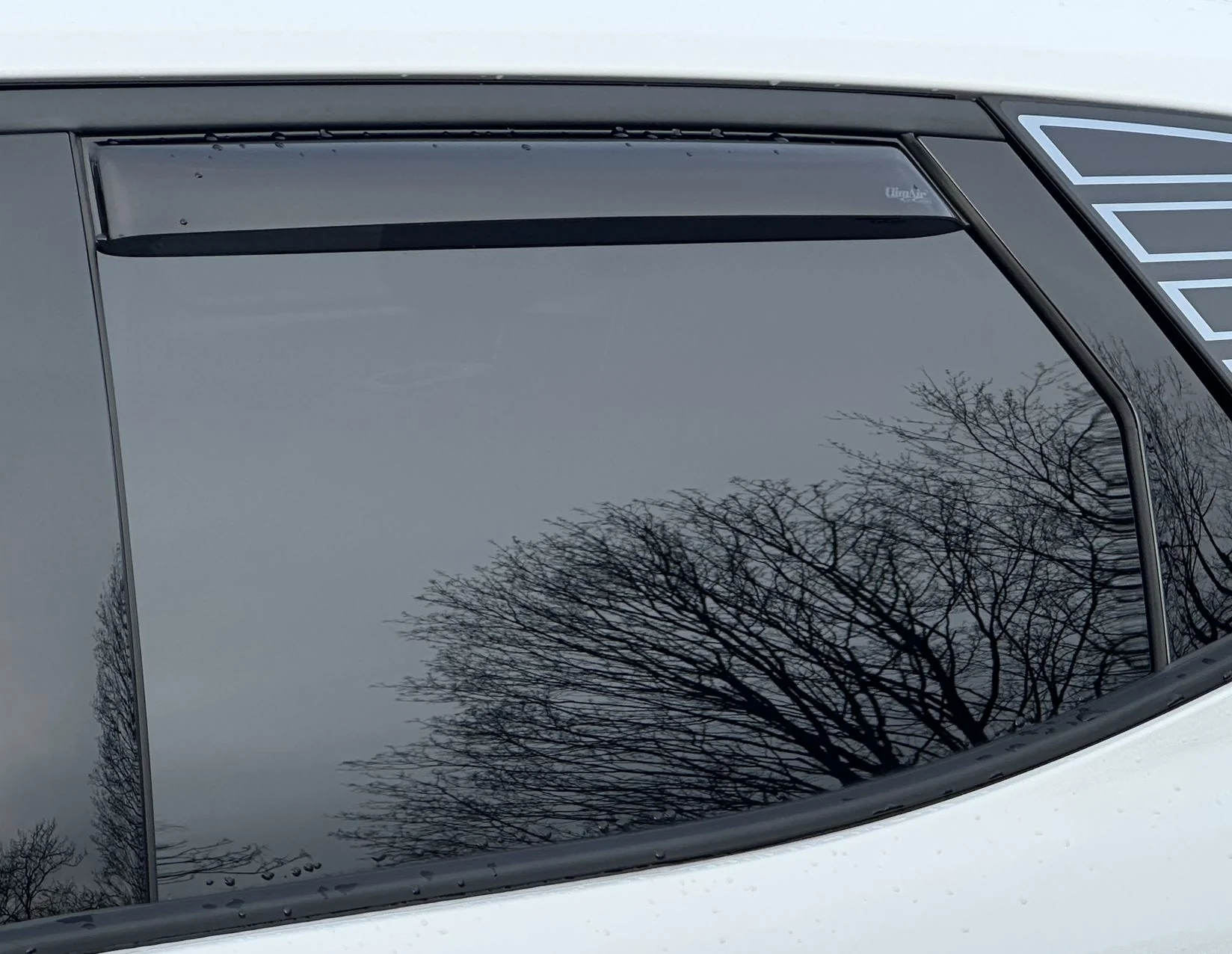 Ford All-Electric Capri®/All-Electric Explorer® ClimAir®* Deflector de aire para ventanillas de puertas traseras