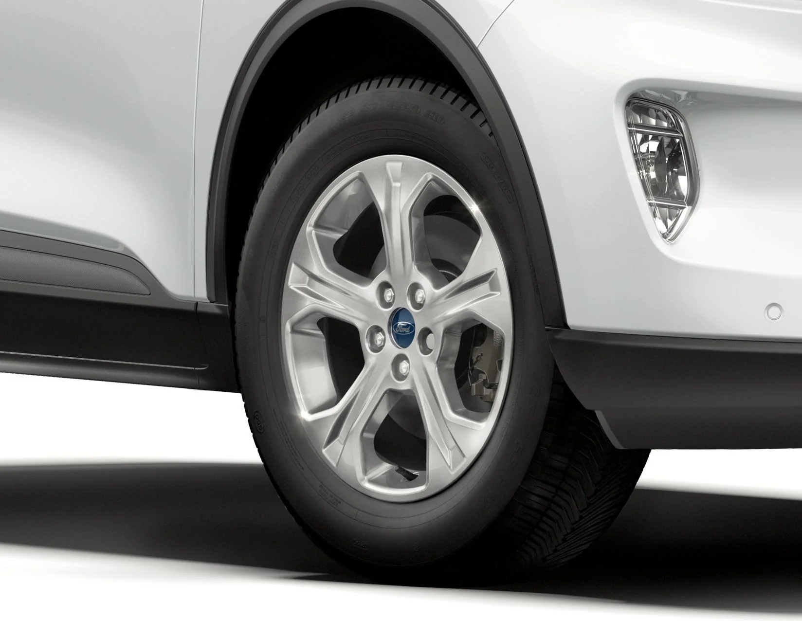 Kuga Llantas de aleación 17" diseño de 5 radios, en color plata sombra.
