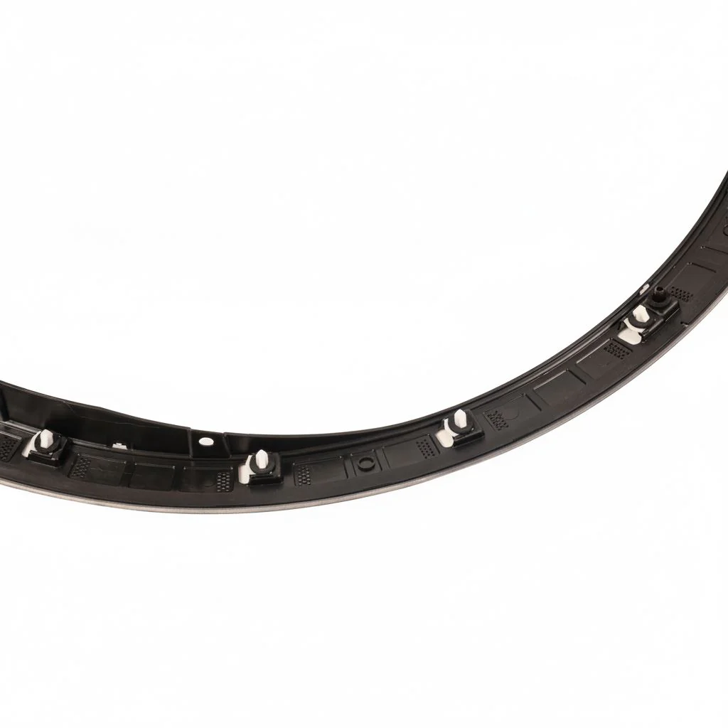Moldura de paso de rueda delantera DER imprimada Kuga 2020-2022 - Image 5