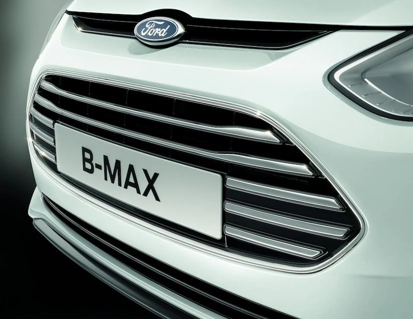 Original Ford B-MAX Protector de bajos del paragolpes delantero en color negro. - Image 2