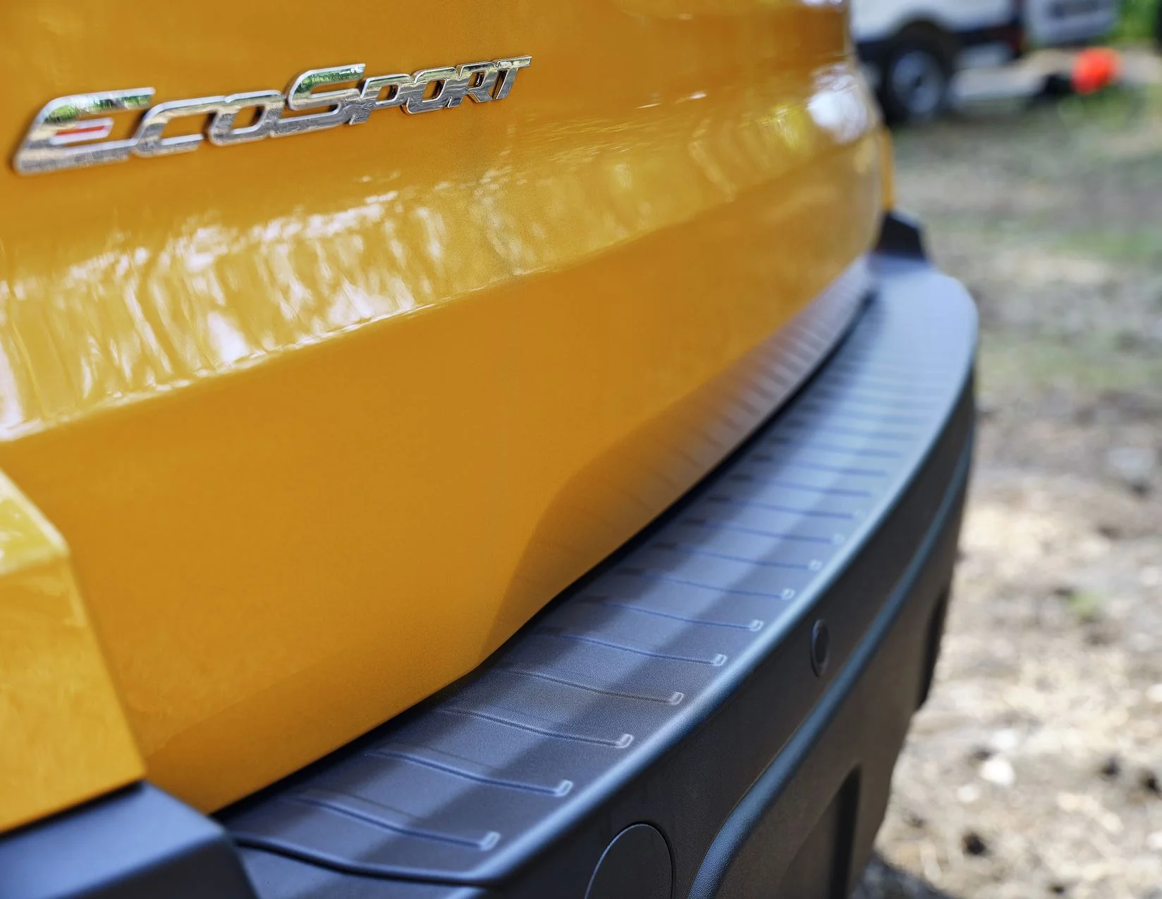 Original Ford EcoSport Lámina protectora de paragolpes trasero placa delineada - Image 5