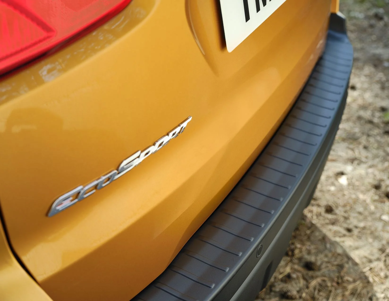 Original Ford EcoSport Lámina protectora de paragolpes trasero placa delineada - Image 6