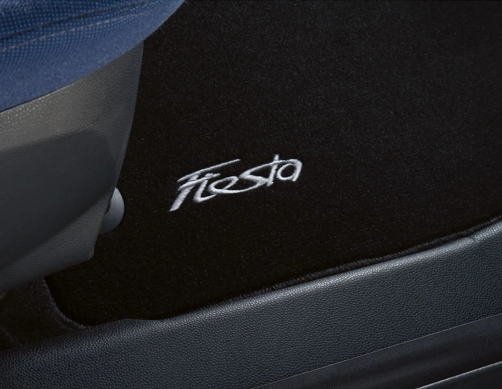 Original Ford Fiesta 2008-2011 Alfombrillas de felpa para el frente, negras 1553625