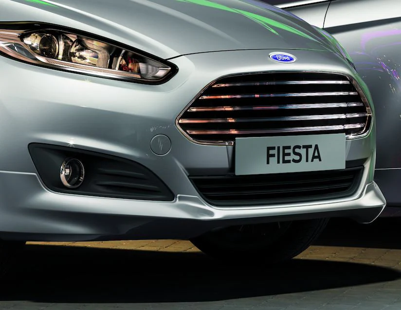 Original Ford Fiesta 11/2012-06/2017 Faldón delantero - Image 2