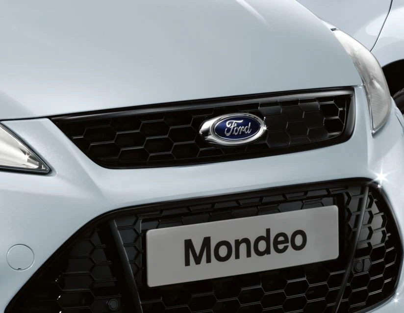 Original Ford Mondeo 09/2010-08/2014 Parrilla delantera para la parte superior. - Image 2