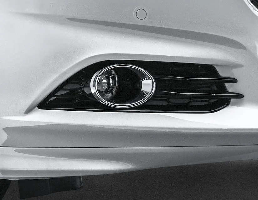 Original Ford Mondeo Alojamientos preformados para faros antiniebla para lado derecho - Image 2