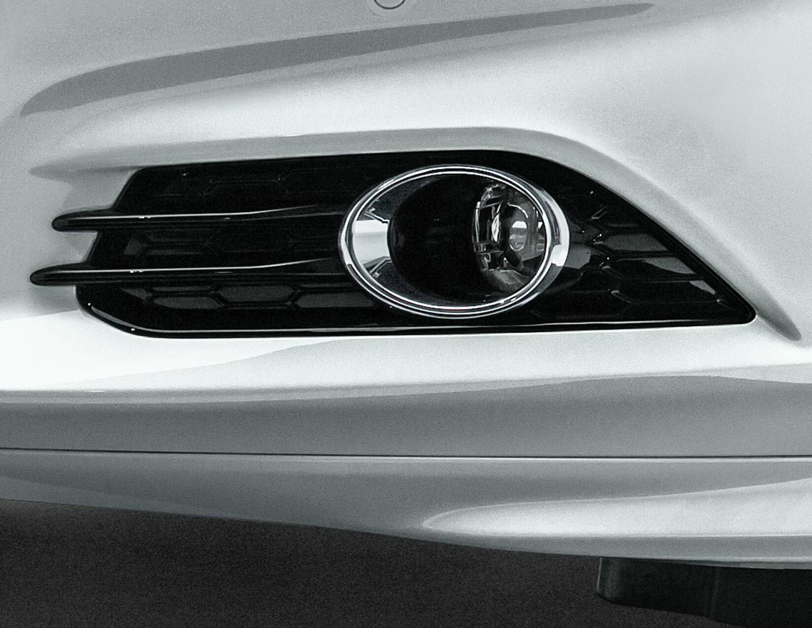 Original Ford Mondeo Alojamientos preformados para faros antiniebla para lado izquierdo