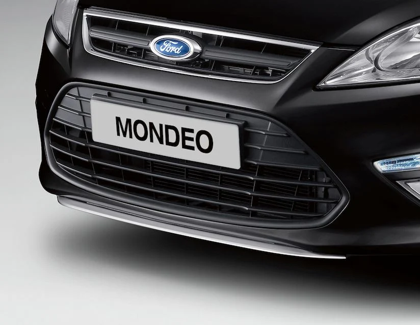 Original Ford Mondeo Protector de bajos del paragolpes delantero en color plata. - Image 2