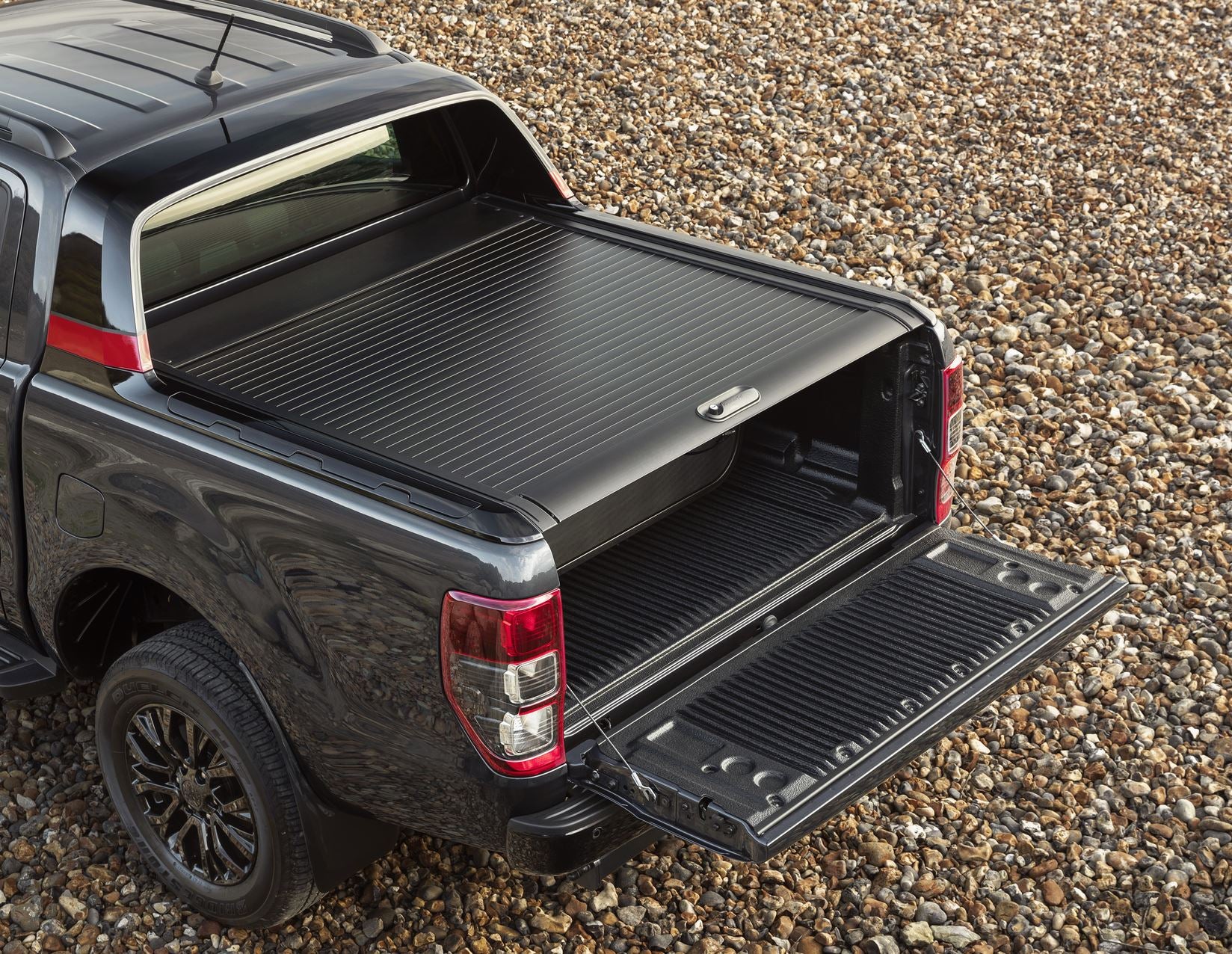Original Ford Ranger Funda de maletero enrollable en color negro. - Image 3