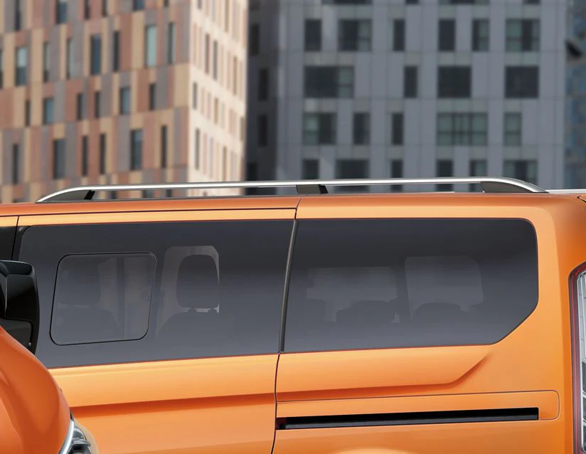 Original Ford Tourneo/Transit Custom Barras longitudinales portaequipajes para techo de color plateado - Image 15