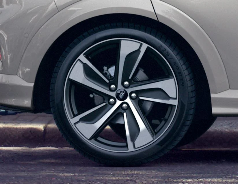 Puma Llantas de aleación 19" diseño de 5 radios, en color negro mate mecanizado. 2019