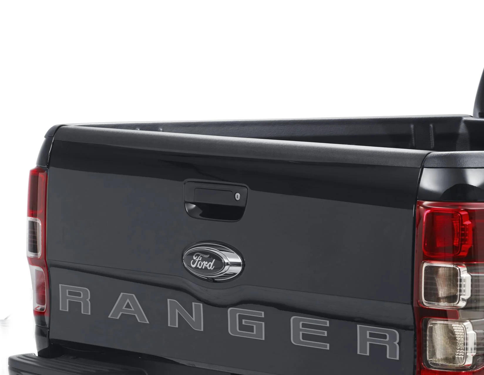 Ranger 01/2012-06/2022 Aeroklas* Moldura protectora para el portón del maletero.