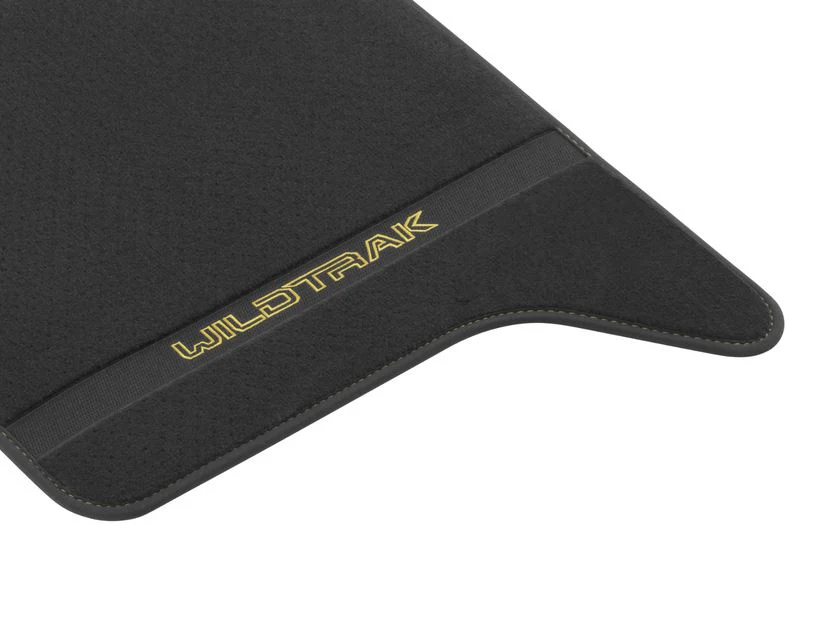Kit de alfombrillas de moqueta delanteras y traseras Ranger Wildtrak automática 2022+ negro con logo amarillo - Image 12