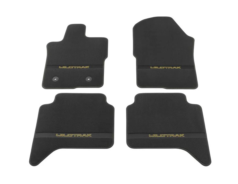 Kit de alfombrillas de moqueta delanteras y traseras Ranger Wildtrak automática 2022+ negro con logo amarillo - Image 9