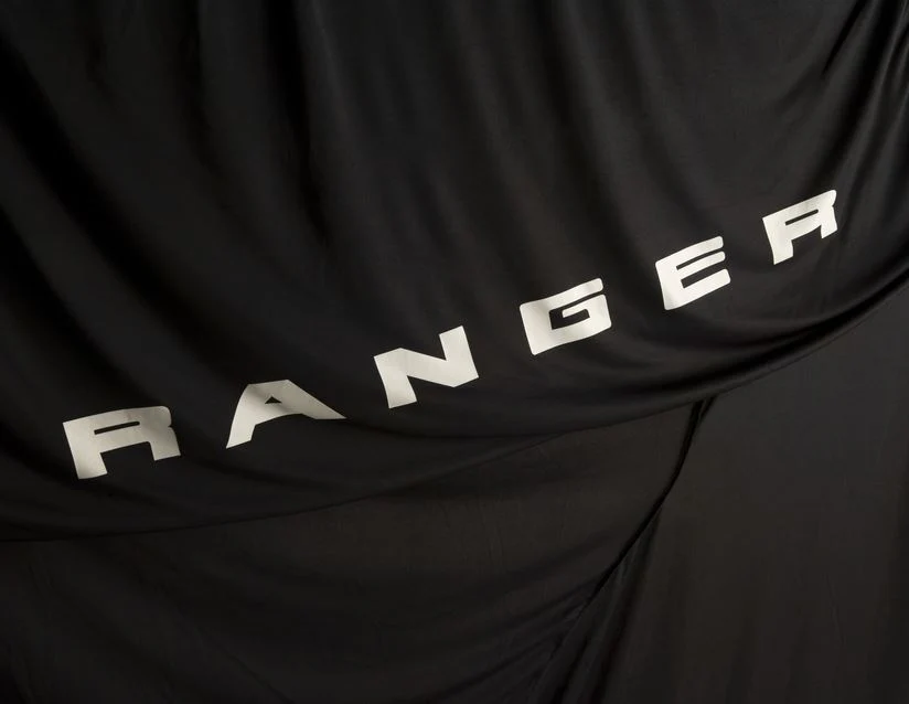Ranger Safar* Funda protectora en color negro con óvalo Ford y logo Ranger - Image 15