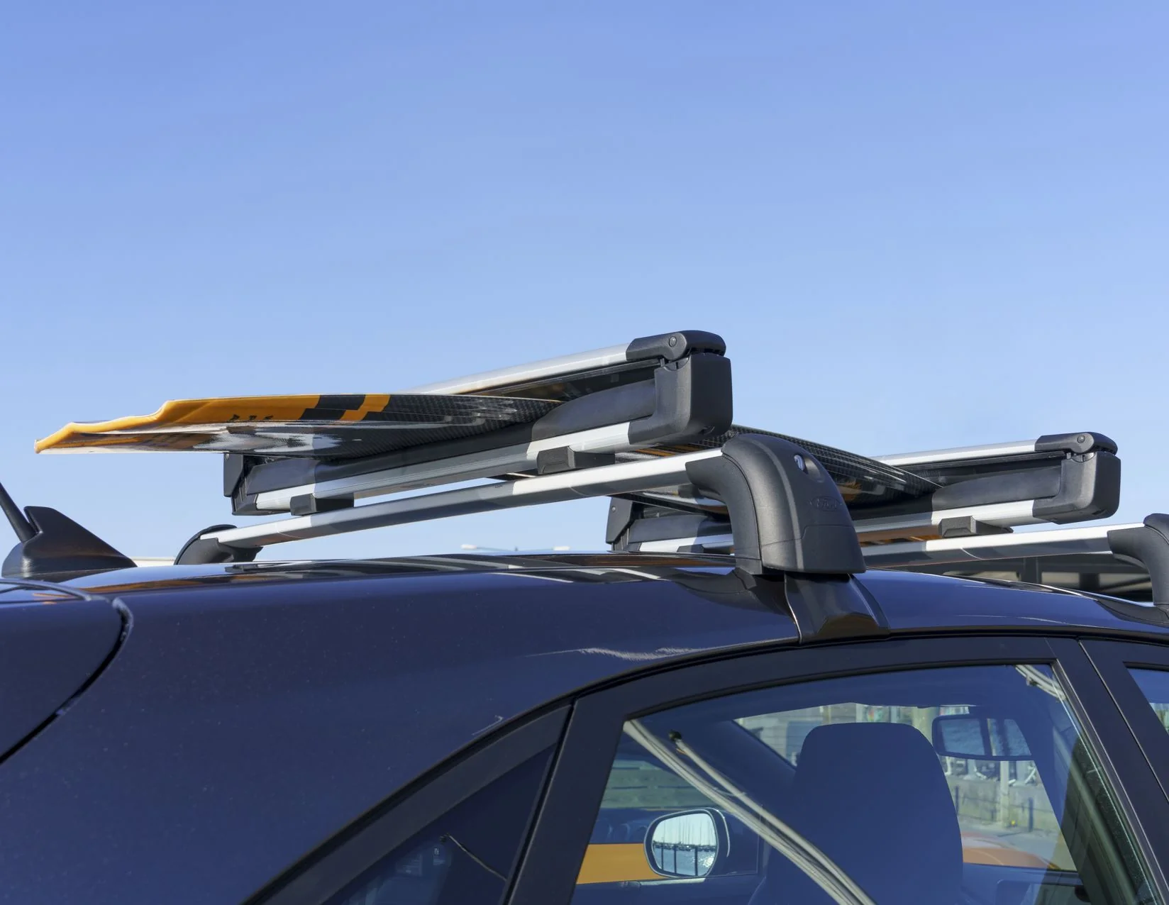Thule®* Accesorio portaesquís para techo SnowPack 7326. - Image 9