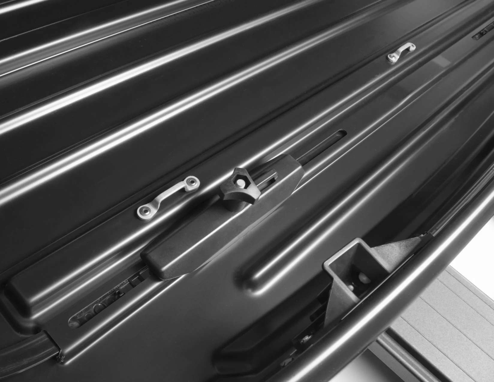 Thule®* Baúl de techo Force XT S, en color negro mate Aeroskin. - Image 8
