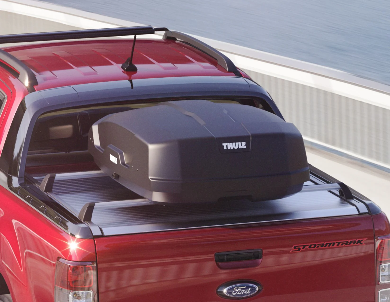 Thule®* Baúl de techo Force XT S, en color negro mate Aeroskin. - Image 9