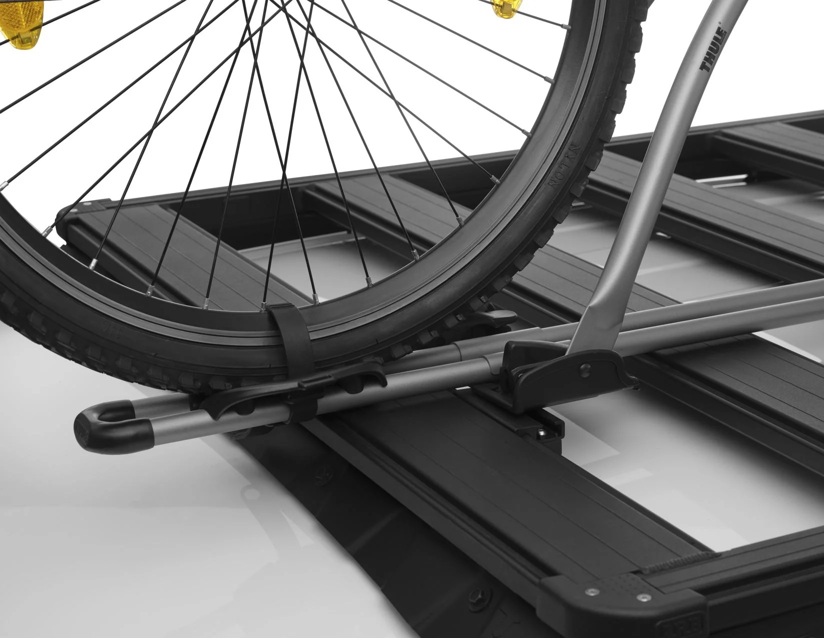 Thule®* Portabicicletas para techo FreeRide 532. - Image 6