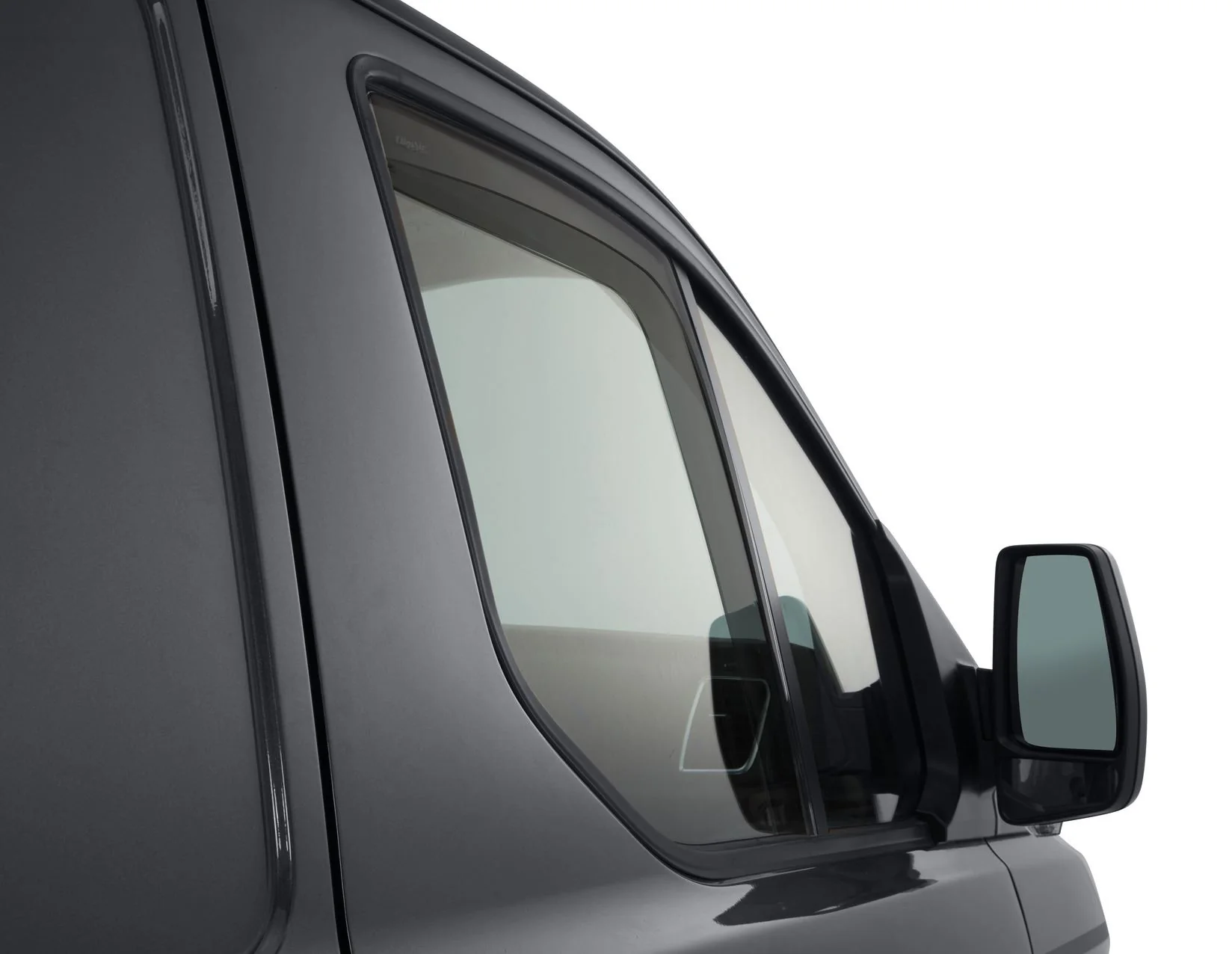 Transit Custom & Tourneo Custom ClimAir®* Deflector de aire para ventanillas delanteras, en color negro.