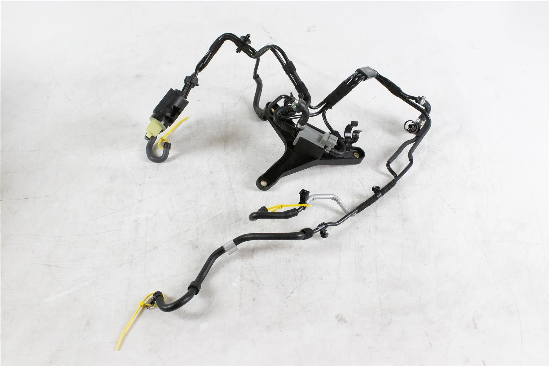 Tubo de freno y vacío para todos los motores I3 original para Ford C-Max Focus Mondeo 2018- 2091307